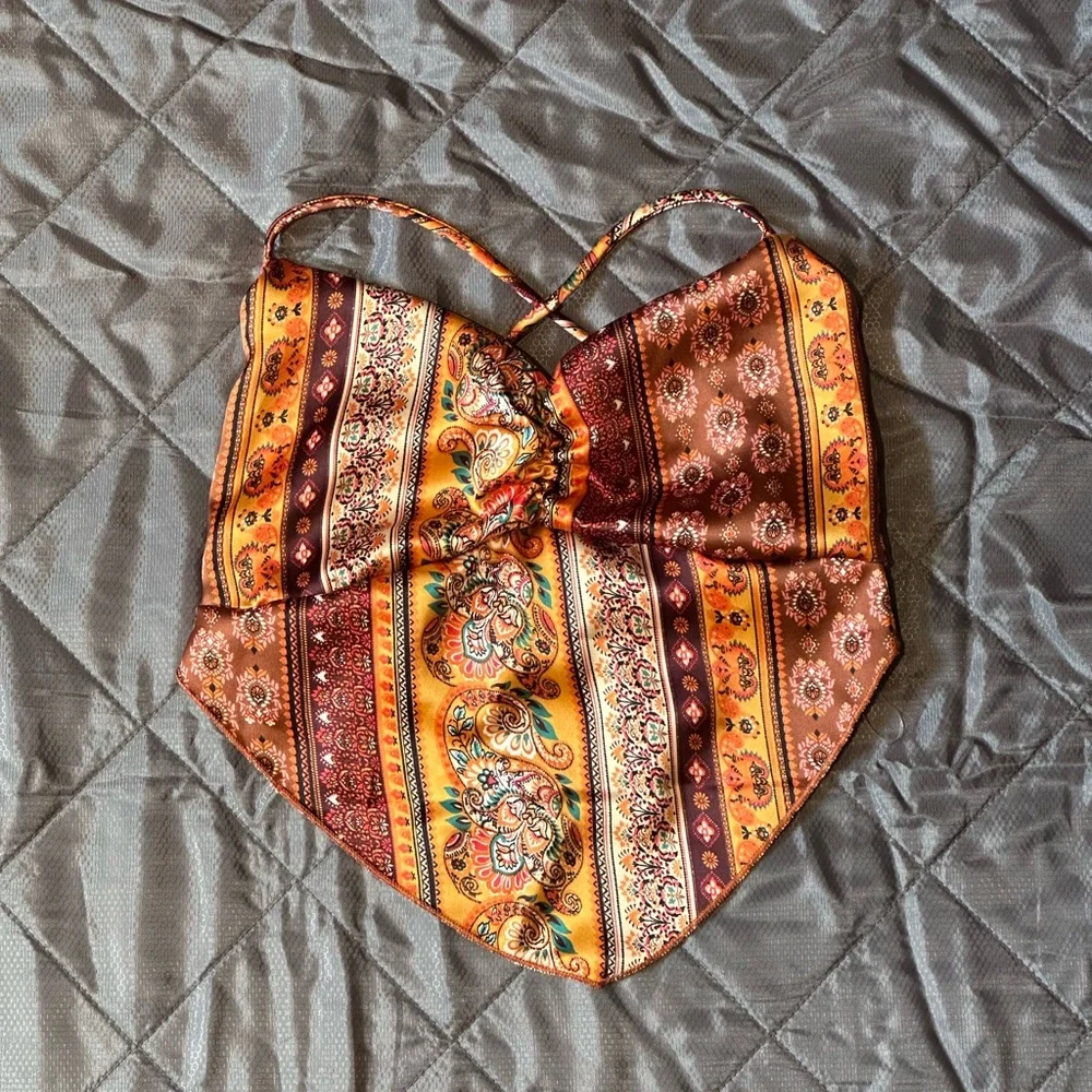 Patterned Backless Top - Picture 1 of 7
